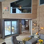 Large Modern Family Lifjell