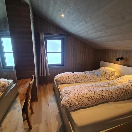 Holiday home Large Modern Family