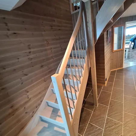 Large Modern Family 度假居