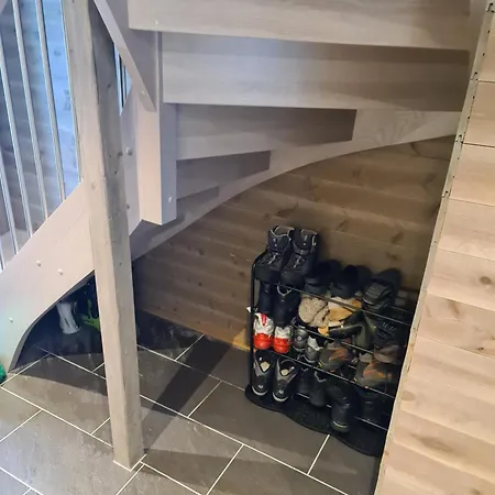 Large Modern Family Lifjell